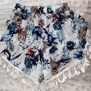 SHEIN SHORTS white and floral print